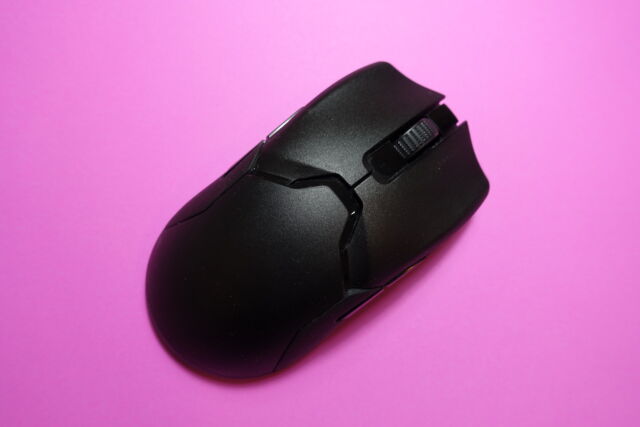 The Razer Viper Ultimate is a lightweight, high-resolution wireless gaming mouse.
