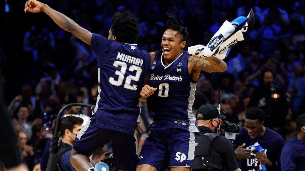 2022 March Madness Predictions: College basketball expert picks odds, streaks for Sunday's Elite Eight games