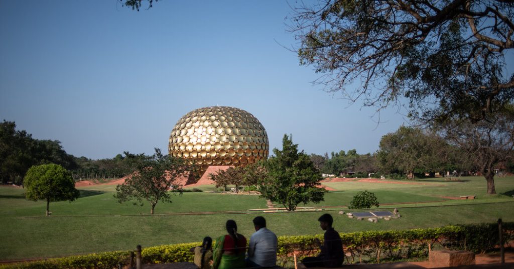 Building a new city or new people?  Utopias in India are fighting over the future.