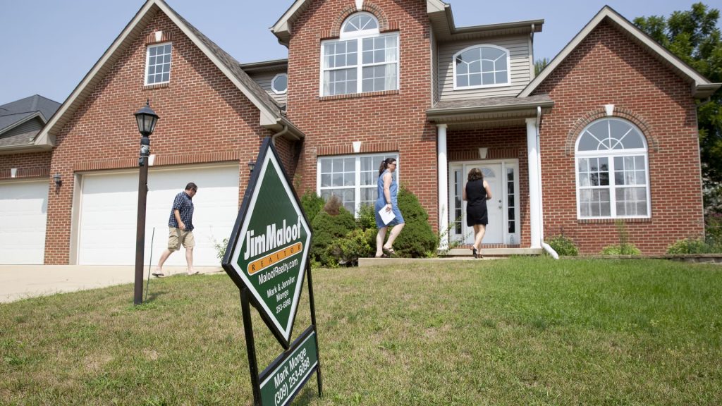 Demand for mortgage refinancing fell 14% as interest rates rose