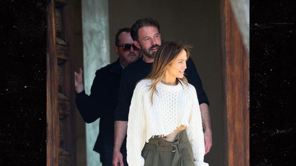 J Lo and Ben Affleck come home looking for a huge property