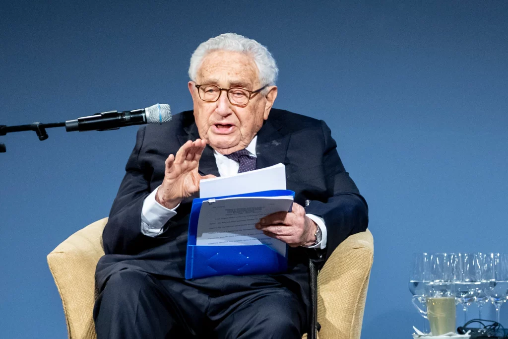 Henry Kissinger says Ukraine should cede territory to Russia to end the war