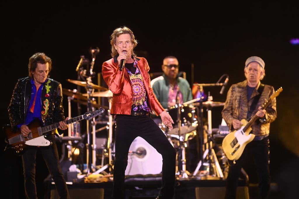 Rolling Stones release a classic song live to start a new tour