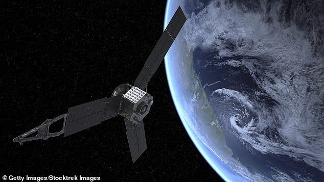 Artist's impression of NASA's solar-powered Juno spacecraft with Earth in the background