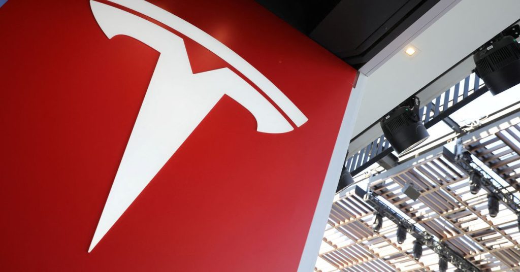Tesla sued by ex-employees over 'mass layoffs'