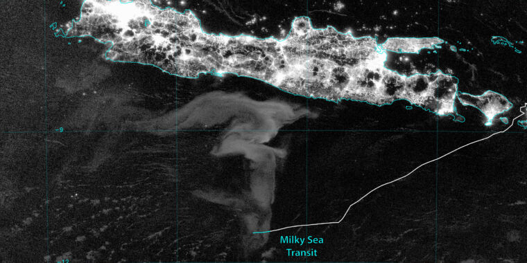 Satellite images + lucky boat trip provide new information on glowing "milky seas"