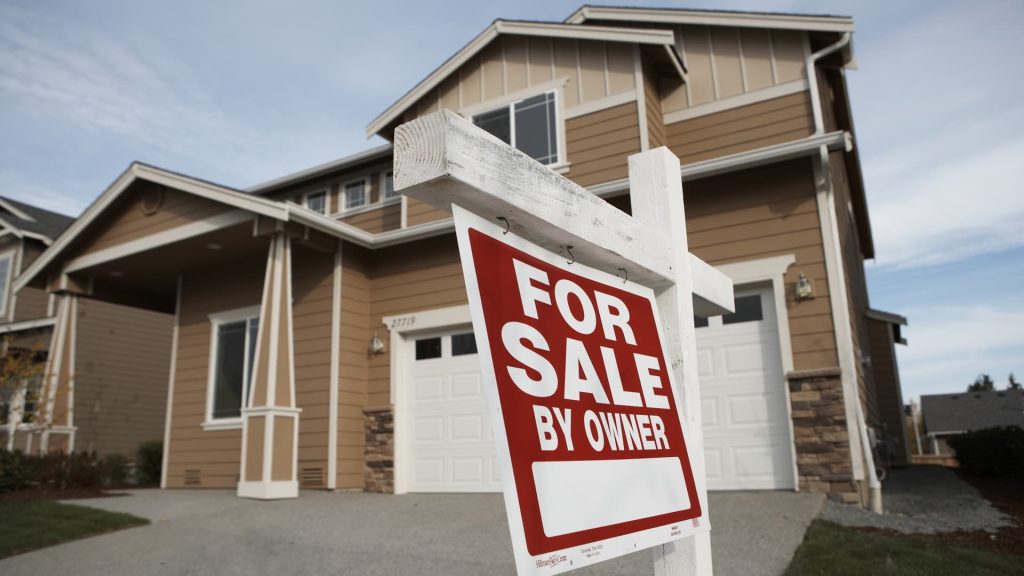 Existing home sales fell in August, prices fell significantly