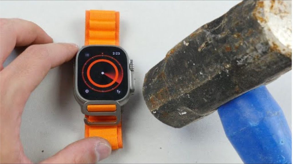 YouTuber tests the Apple Watch's superior durability with a hammer: break the table before the clock