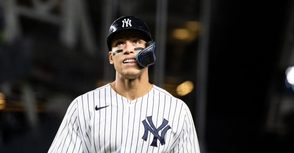 Judge just misses Homer's record-breaking Yankees playoff role