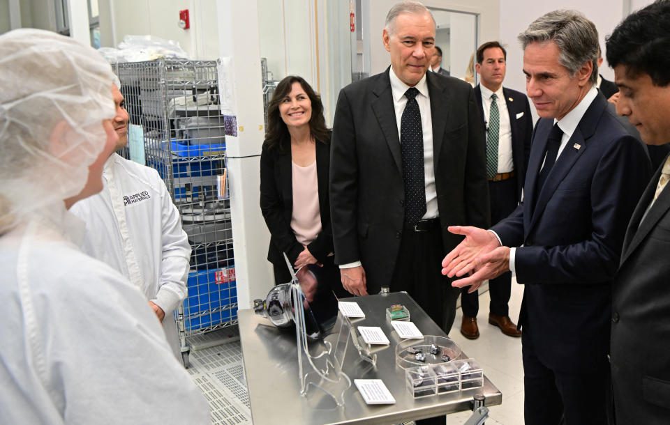 US Secretary of State Anthony Blinken watches products near Applied Materials CEO Gary Dickerson at Applied Materials, in Santa Clara, California, U.S., October 17, 2022. Josh Edelson/Paul via Reuters