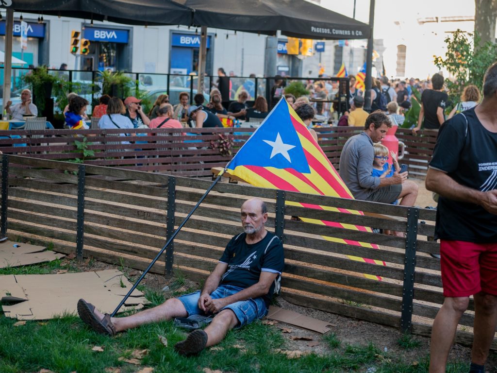 Catalan separatist government turmoil and hardliners vote to withdraw |  Catalonia news