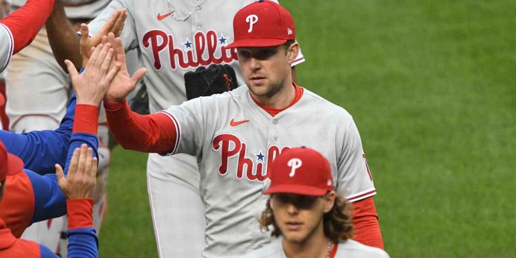 MLB Wild Card: Phillies watch the Brewers lose, then beat the Nationals to increase their lead in the playoff