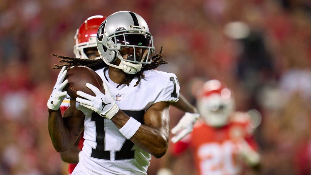 Raiders' Davante Adams pushes someone after a match, and apologizes