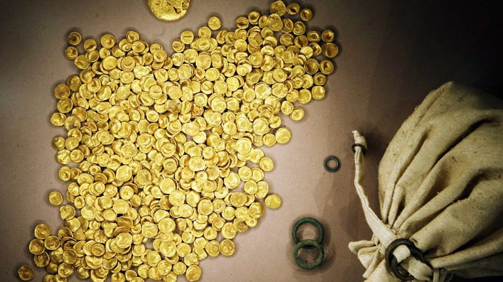 Coins of the Celtic Treasure are on display at the local Celtic and Roman Museum in Manching, Germany, May 31, 2006. A senior official said Wednesday that organized crime groups were likely behind the theft of a huge horde of ancient gold coins stolen from a museum in southern Germany this week.
