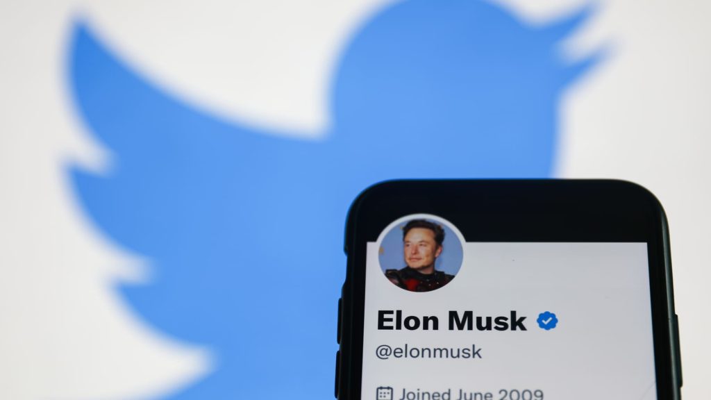 Elon Musk says Twitter will launch the "Verified" service next week