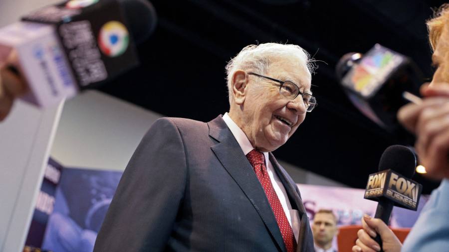 Interest rate hike boosts Warren Buffett's Berkshire Hathaway results