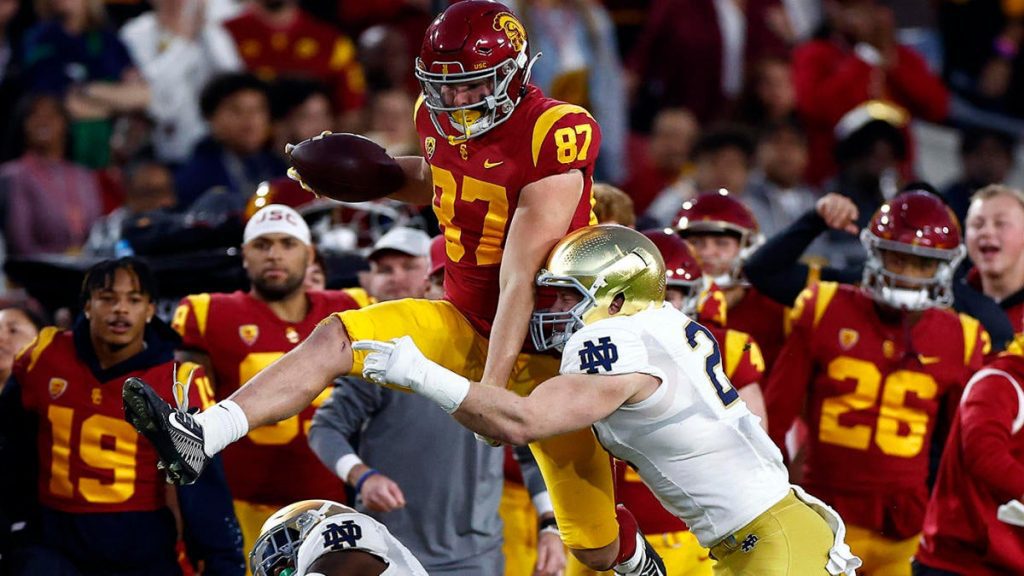USC vs. Notre Dame score: Live game updates, college football scores, and today's top 25 NCAA events