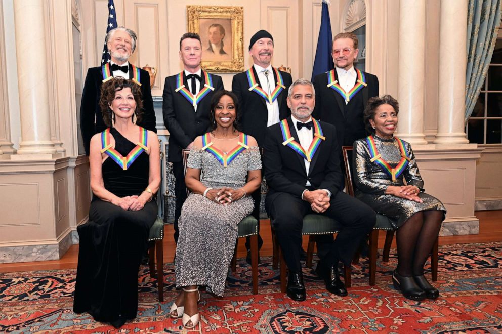 Photo: 2022 Kennedy Center Honorees Amy Grant, Gladys Knight, George Clooney, Tanya Lyonne join U2 members Adam Clayton, Larry Mullen Jr., The Edge and Bono at the State Department, Dec. 3, 2022, in Washington. 
